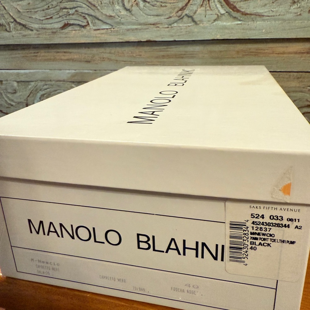 Manolo Blahnik 70mm Point Toe Black Leather Pump - Picture 12 of 15